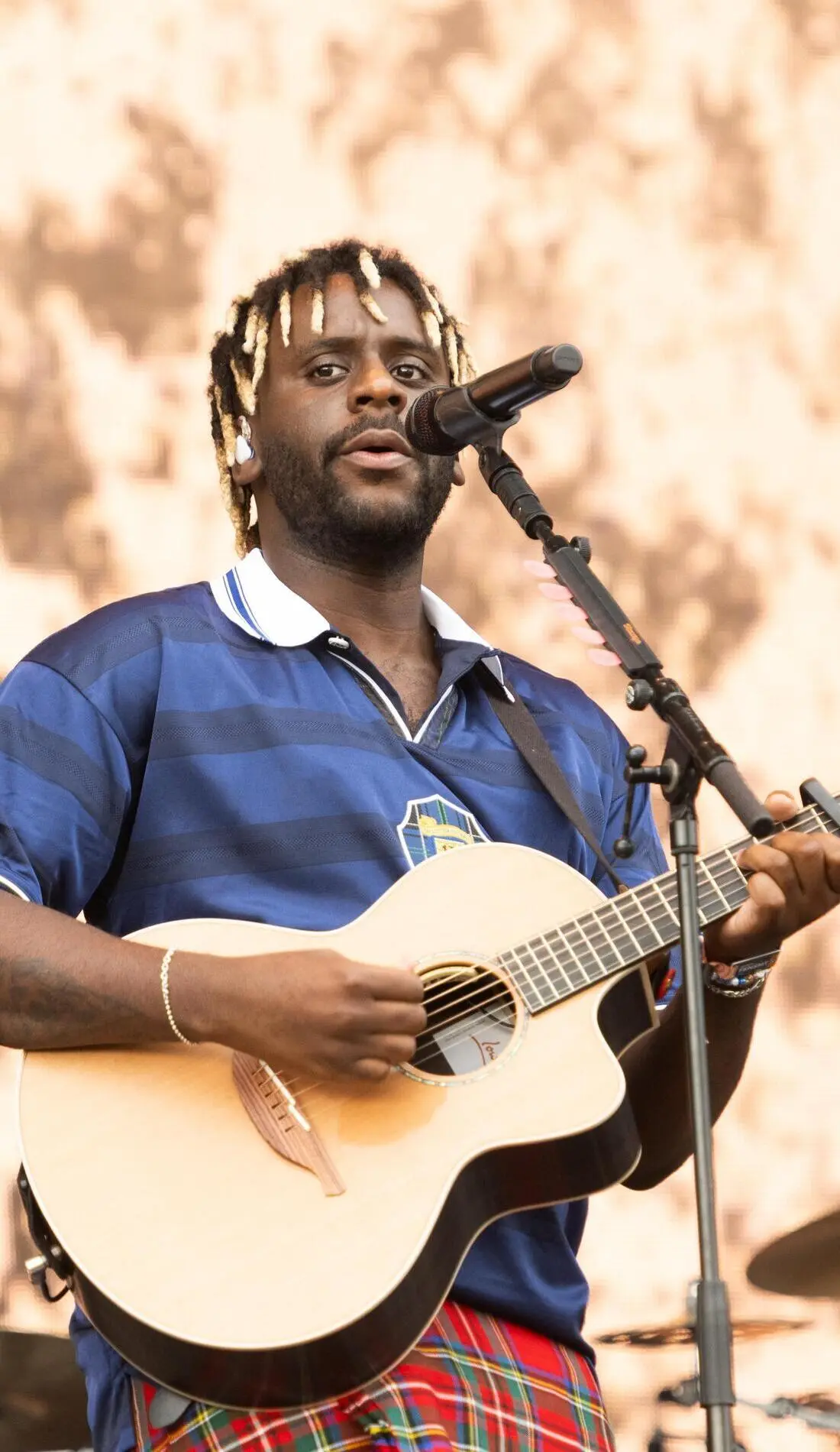 Myles Smith in concert
