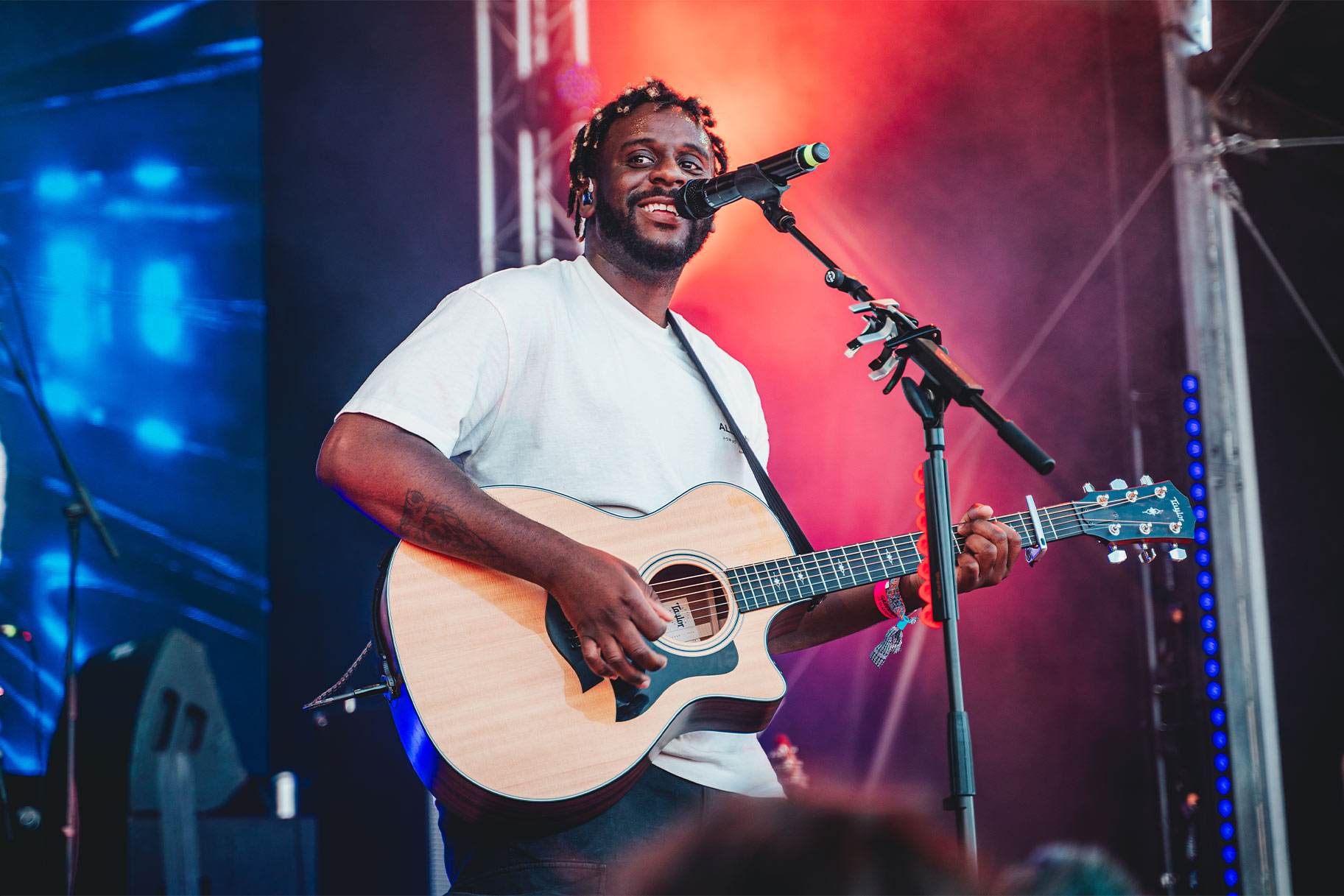 Myles Smith on stage